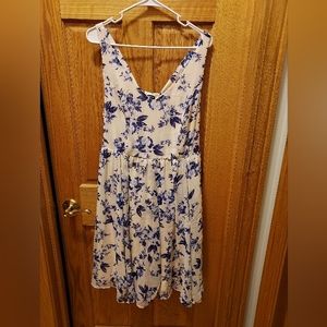 Torrid Size 2 (2X/18) White Sleeveless Dress with Light and Dark Blue Floral